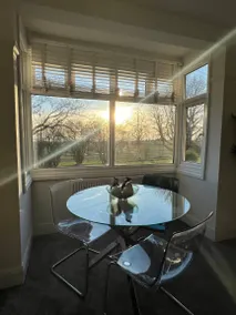 Apartment with garden - Image 5