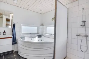 Holiday home with jacuzzi, terrace & sauna - Image 3