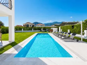 Villa with private pool, barbecue & terrace - Image 3