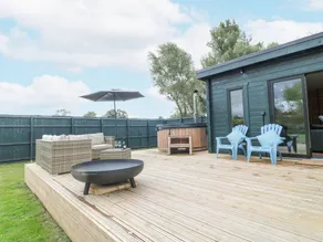 Family-oriented beautiful cottage with jacuzzi & garden | Pets are welcome - Image 3