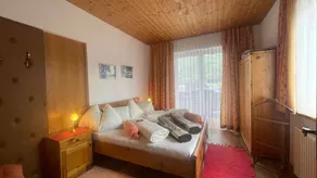 Holiday apartment with garden - Image 3