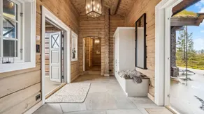 Timber cabin with hot tub and ski runs in Veggli - Image 5