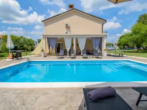 Casa vacacional con terraza, jardín y piscina privada - Image 2
