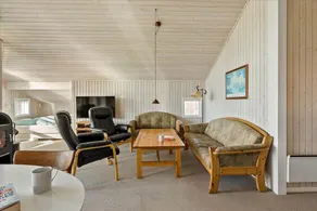 Holiday home with barbecue, jacuzzi & terrace - Image 5