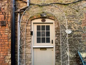 2 Guests - Pet Friendly Stone Cottage in Sleaford - Image 3