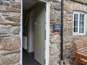 Family-oriented beautiful cottage with garden | Pet-friendly - Image 3