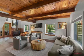 Family-oriented house with hot tub & BBQ | Mountain view - Image 4