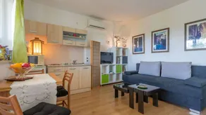 Wonderful holiday apartment with terrace & garden - Image 2