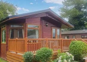 Children-friendly chalet with hot tub - Image 2