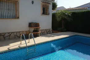 Villa mit Grill, privatem Pool und Terrasse - Image 2