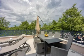 Villa mit Whirlpool, privatem Pool und Garten - Image 4