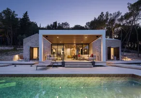 Children-friendly villa with private pool & garden | Mountain view | Close to the beach - Image 4