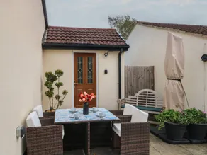Cottage with garden & sauna - Image 4