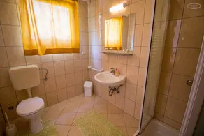Apartment with barbecue & garden - Image 5