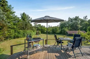 Fully equipped holiday home with sauna, terrace & jacuzzi - Image 3
