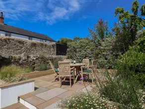 Cottage with garden & terrace | Beach view - Image 2