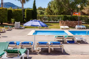 Holiday apartment with garden, terrace & pool | Close to the beach - Image 5