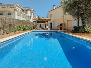 Villa with private pool, terrace & garden - Image 5