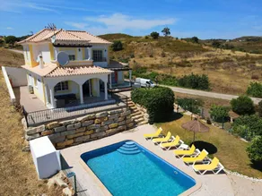 Fully equipped villa with terrace, garden & private pool - Image 2