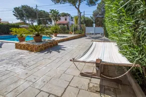 Villa with terrace, garden & private pool | Garden view | Perfect for remote work - Image 5