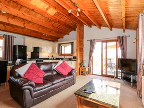 Cottage with pool, jacuzzi & garden - Image 3