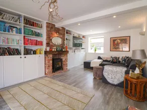 Family-friendly cottage with hot tub & garden | Pets allowed - Image 2
