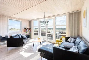 House with barbecue, terrace & hot tub | Pets allowed - Image 2
