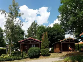 Chalet mit Terrasse und beheiztem Pool - Image 4
