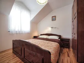 Holiday apartment with barbeque | Garden view - Image 3