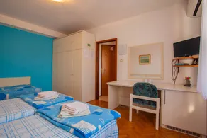 Private room with BBQ, garden & terrace - Image 4