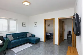 Holiday apartment with BBQ, pool & garden - Image 3
