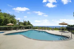 Appartement en copropriété adapté aux familles avec piscine et jacuzzi | Vue sur l'eau - Image 5