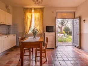 Studio-Apartment mit Sommerpool, Garten und Aussicht - Image 4