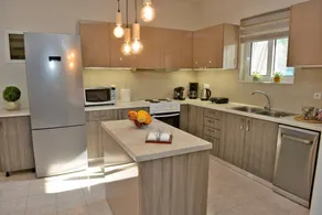 Villa with garden, terrace & private pool - Image 3