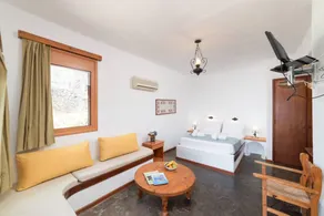 Studio with terrace & pool | Garden view - Image 2