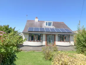 Children-friendly pleasant cottage with garden - Image 2