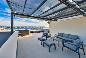 Villa with hot tub, fast internet & barbeque | Beach view - Image 4