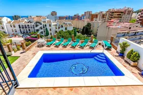 Villa avec terrasse, piscine privée et jardin | Vue ville | Parfaite pour le travail à distance - Image 5