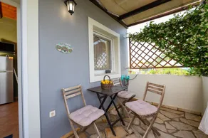 Γεράνι/Gerani near to sea with heating pool - Image 2