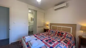 Wohnung mit Pool, Garten und Terrasse - Image 4