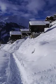 Holiday home with terrace, barbecue & hot tub | Mountain view | Close to the ski - Image 2