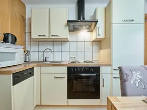 Fully equipped pleasant holiday apartment with barbecue & garden - Image 4
