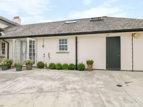 Family-oriented charming cottage with garden | Beach view - Image 3