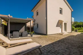House with garden, barbeque & terrace - Image 4