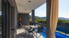 Villa with garden, terrace & private pool - Image 4