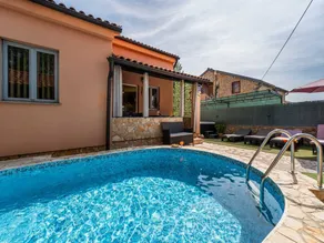 Holiday House Ana – Relaxing House with Heated Pool and Jacuzzi - Image 5