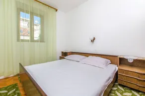 Wonderful holiday apartment with terrace, barbeque & garden | Garden view | Dogs allowed - Image 2