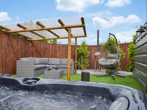 Cottage with garden & jacuzzi - Image 2