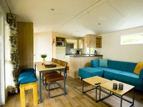 Lodge with heated pool - Image 4