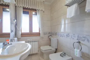 Appartement avec piscine chauffée, jardin et internet haut débit - Image 5